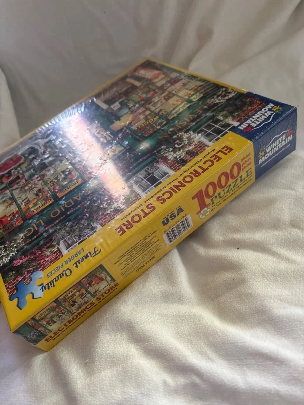 White Mountain Electronics Store 1000-Piece Puzzle HTF Garry Walton Made In USA